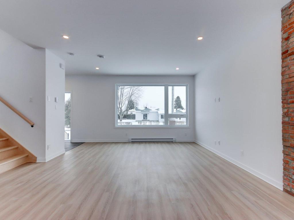 









170


21e Avenue

,
Sainte-Anne-de-Sabrevois,




QC
J0J2G0

