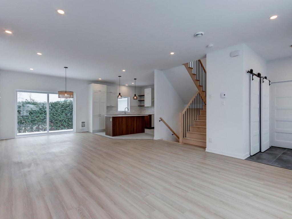 









170


21e Avenue

,
Sainte-Anne-de-Sabrevois,




QC
J0J2G0

