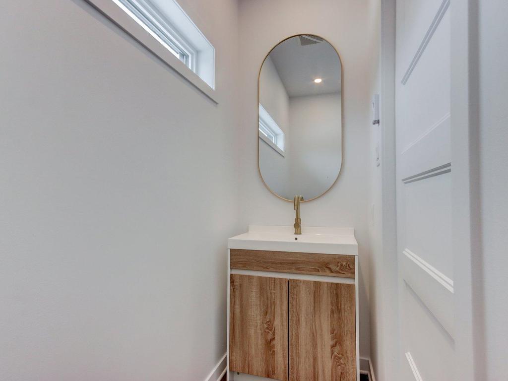 









170


21e Avenue

,
Sainte-Anne-de-Sabrevois,




QC
J0J2G0

