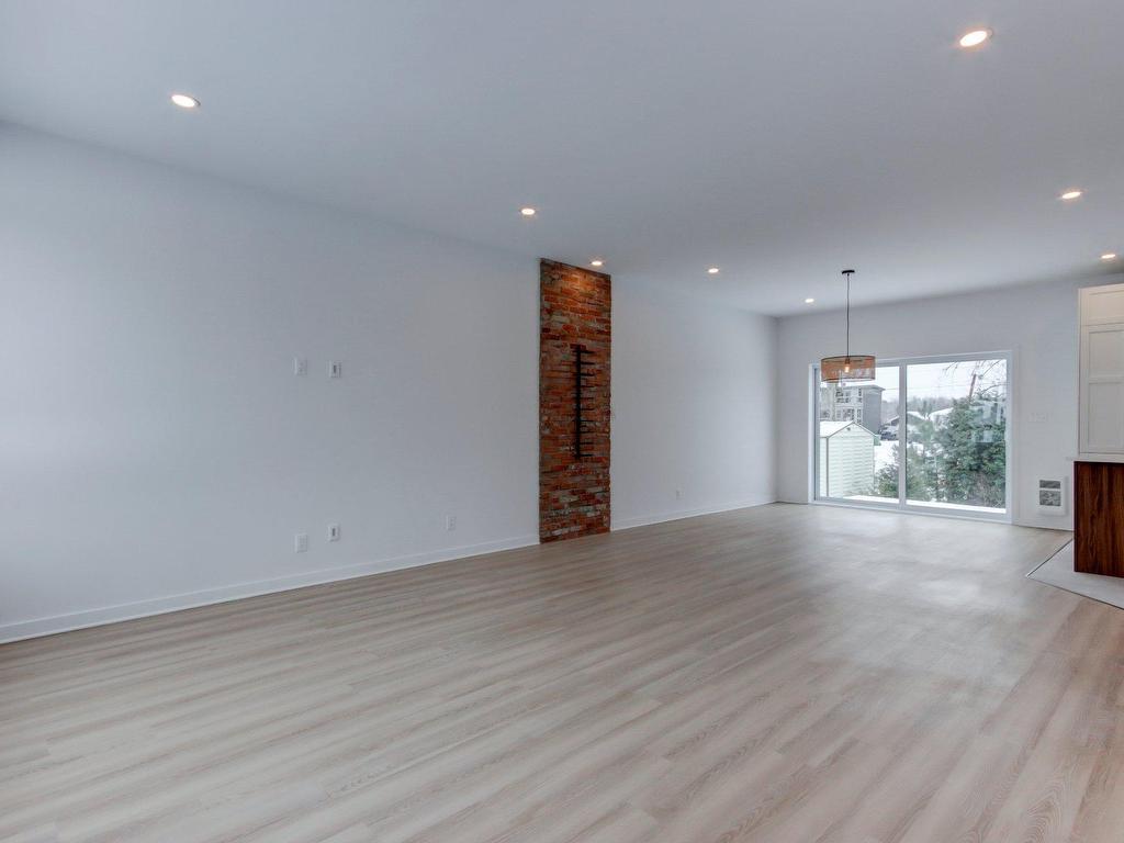 









170


21e Avenue

,
Sainte-Anne-de-Sabrevois,




QC
J0J2G0

