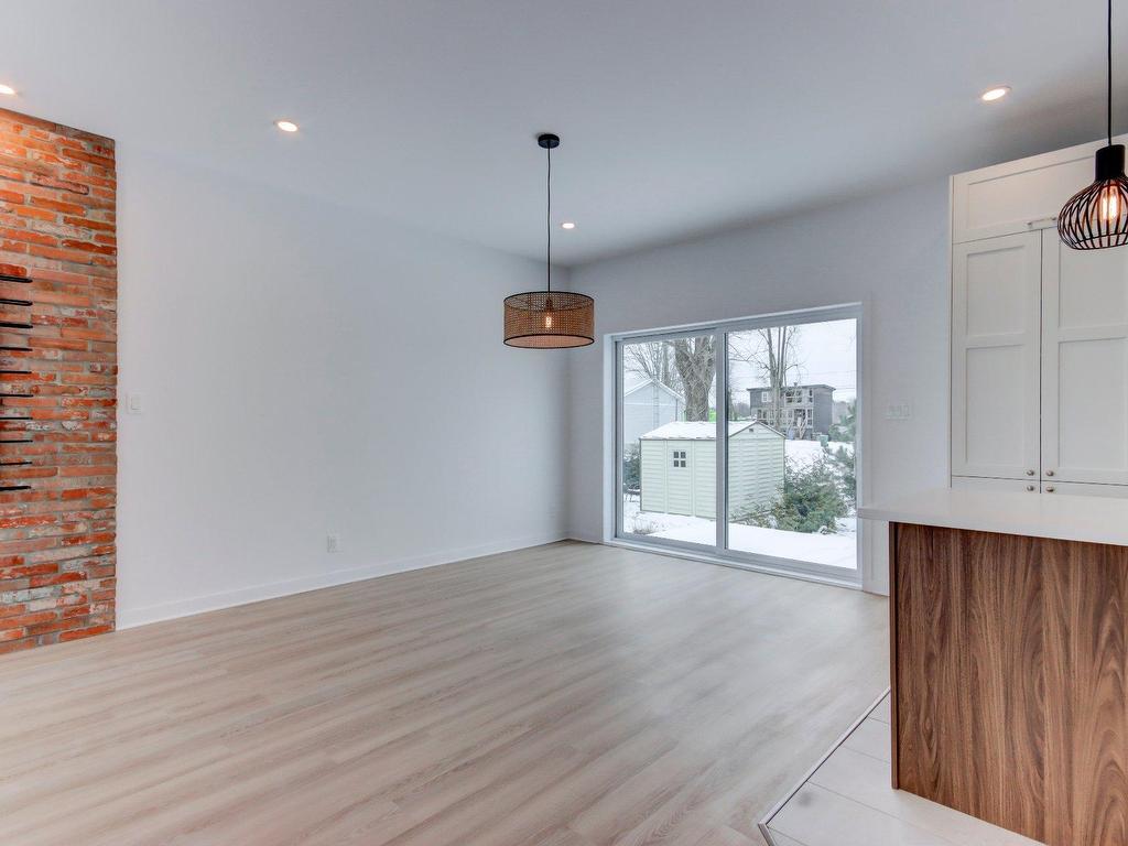 









170


21e Avenue

,
Sainte-Anne-de-Sabrevois,




QC
J0J2G0

