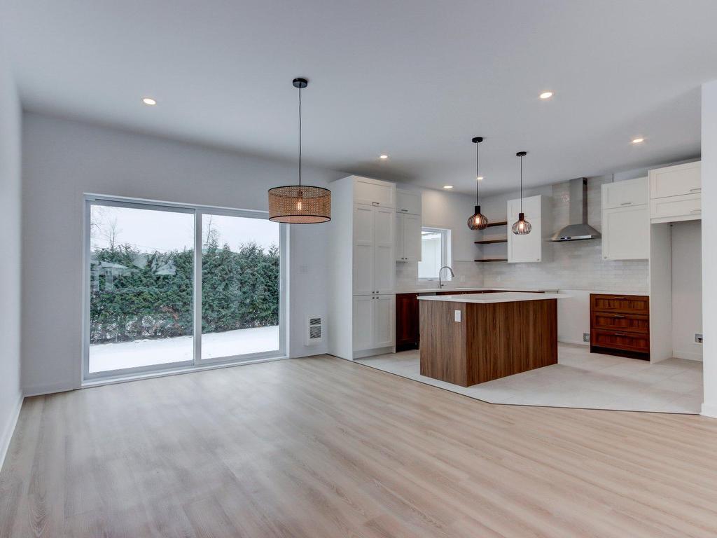 









170


21e Avenue

,
Sainte-Anne-de-Sabrevois,




QC
J0J2G0

