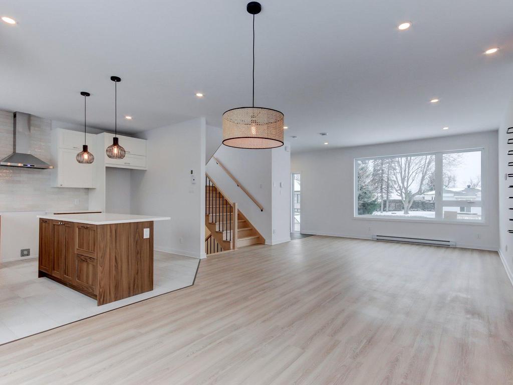 









170


21e Avenue

,
Sainte-Anne-de-Sabrevois,




QC
J0J2G0

