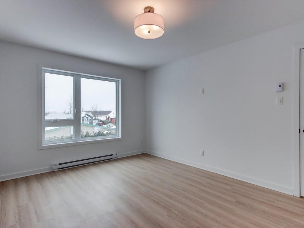 









170


21e Avenue

,
Sainte-Anne-de-Sabrevois,




QC
J0J2G0

