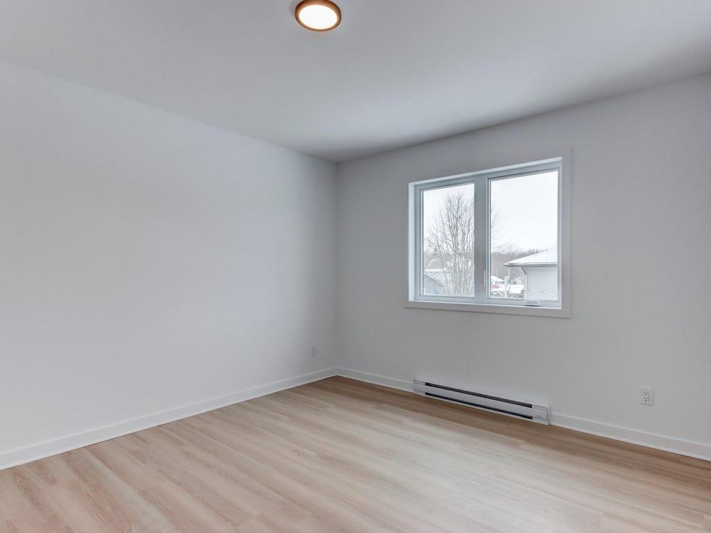 









170


21e Avenue

,
Sainte-Anne-de-Sabrevois,




QC
J0J2G0

