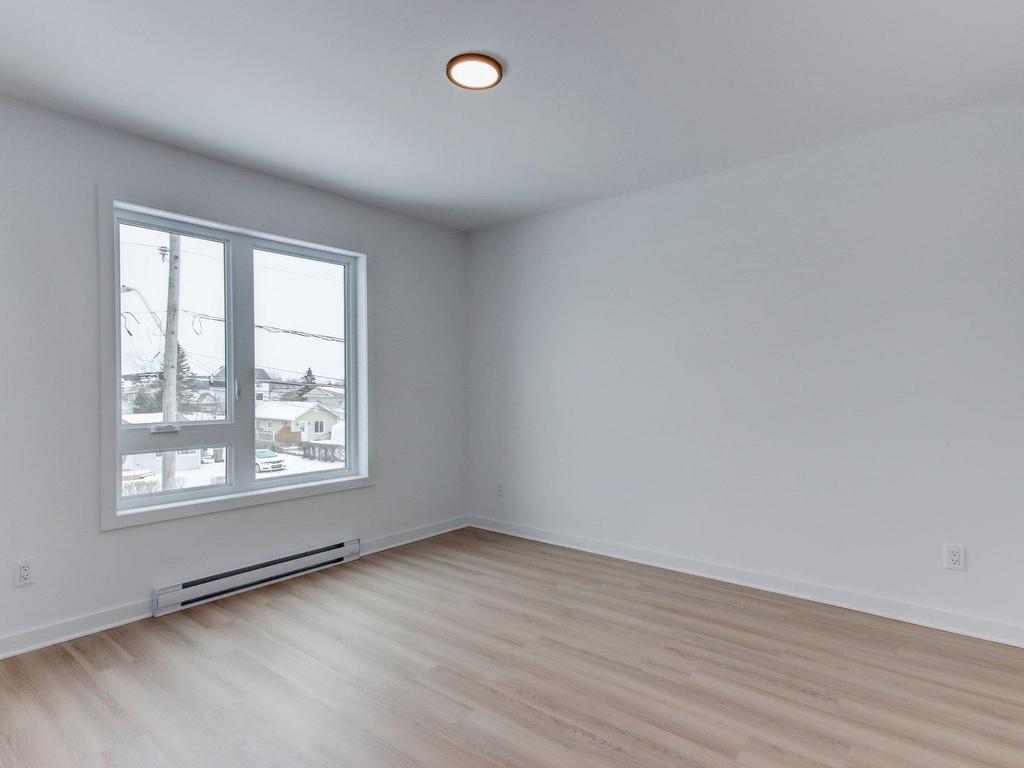 









170


21e Avenue

,
Sainte-Anne-de-Sabrevois,




QC
J0J2G0

