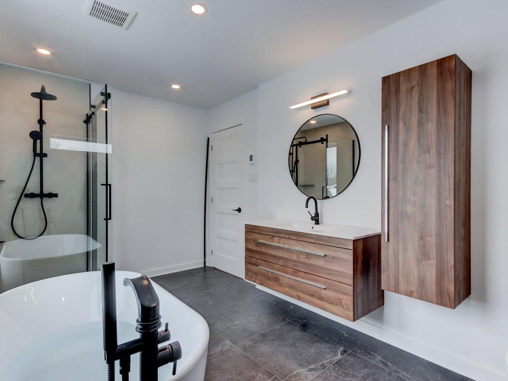









170


21e Avenue

,
Sainte-Anne-de-Sabrevois,




QC
J0J2G0

