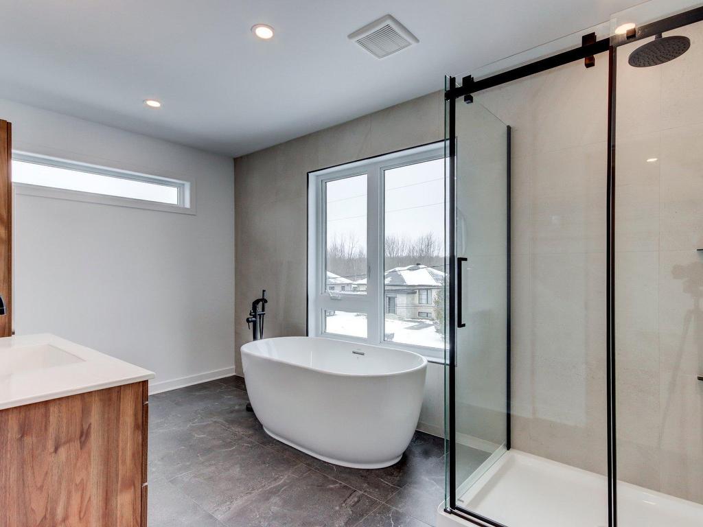 









170


21e Avenue

,
Sainte-Anne-de-Sabrevois,




QC
J0J2G0

