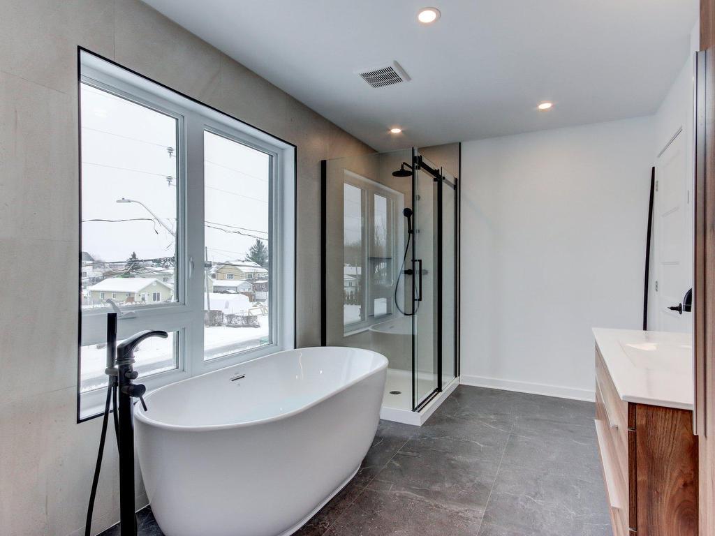 









170


21e Avenue

,
Sainte-Anne-de-Sabrevois,




QC
J0J2G0

