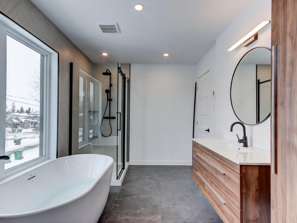 









170


21e Avenue

,
Sainte-Anne-de-Sabrevois,




QC
J0J2G0

