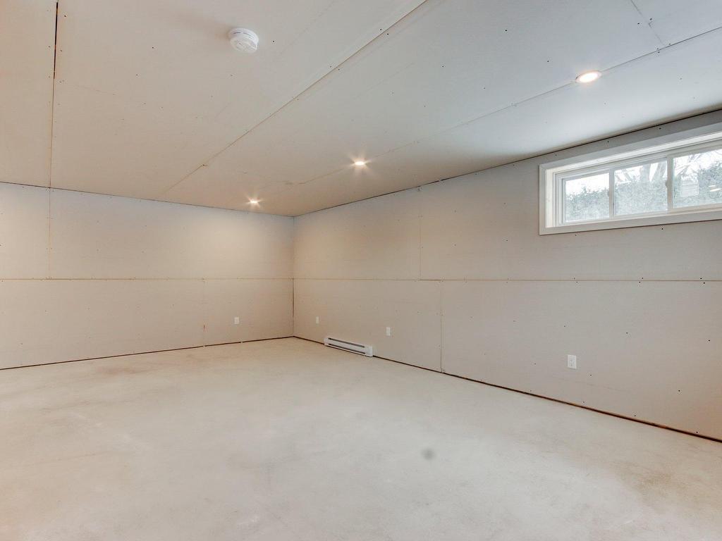 









170


21e Avenue

,
Sainte-Anne-de-Sabrevois,




QC
J0J2G0

