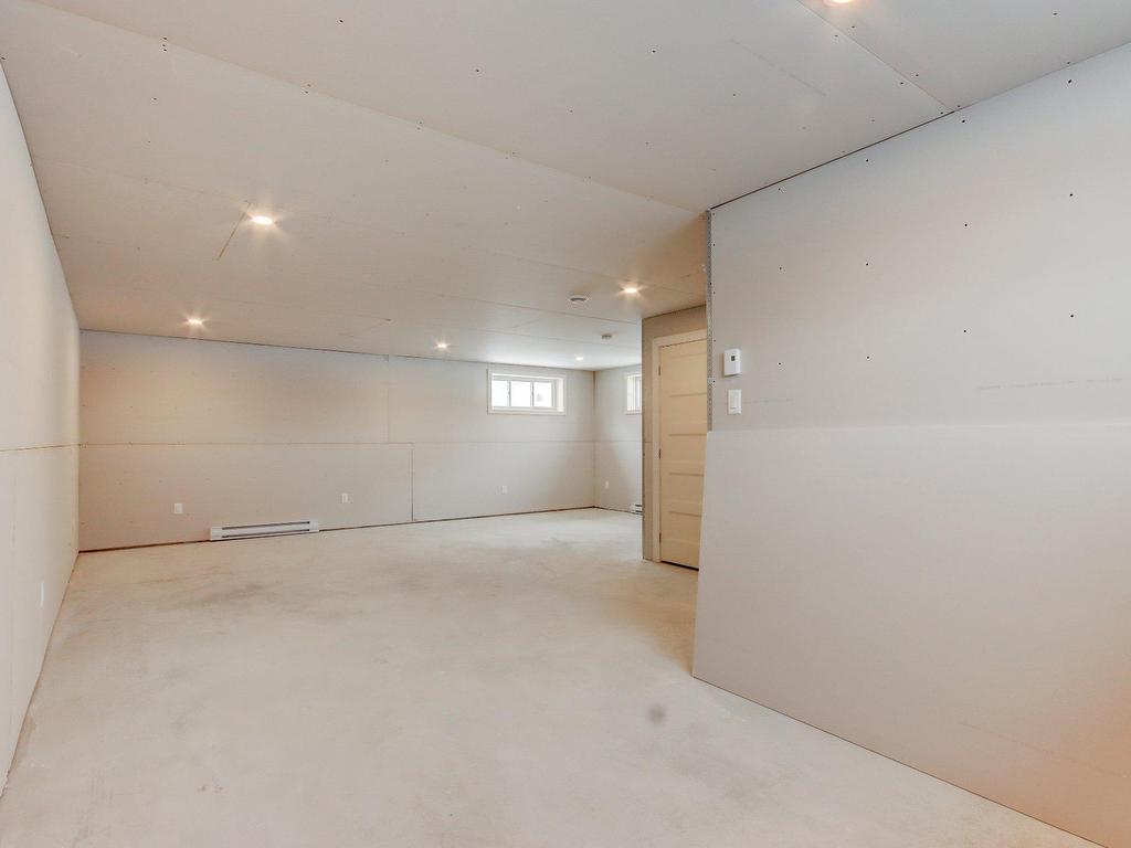 









170


21e Avenue

,
Sainte-Anne-de-Sabrevois,




QC
J0J2G0

