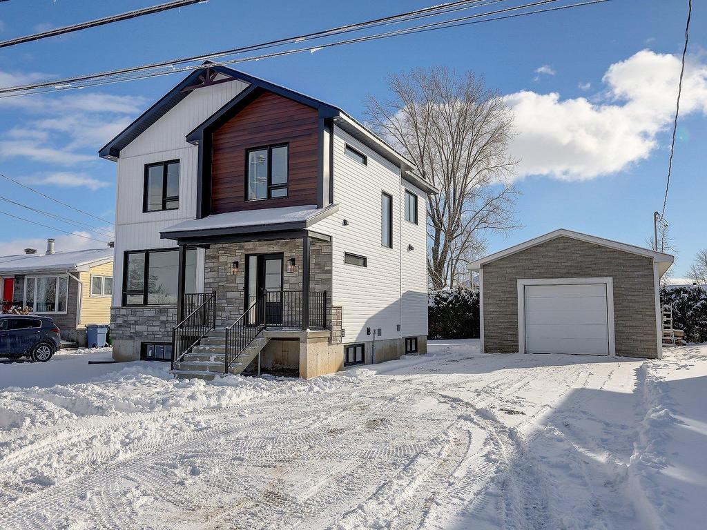 









170


21e Avenue

,
Sainte-Anne-de-Sabrevois,




QC
J0J2G0

