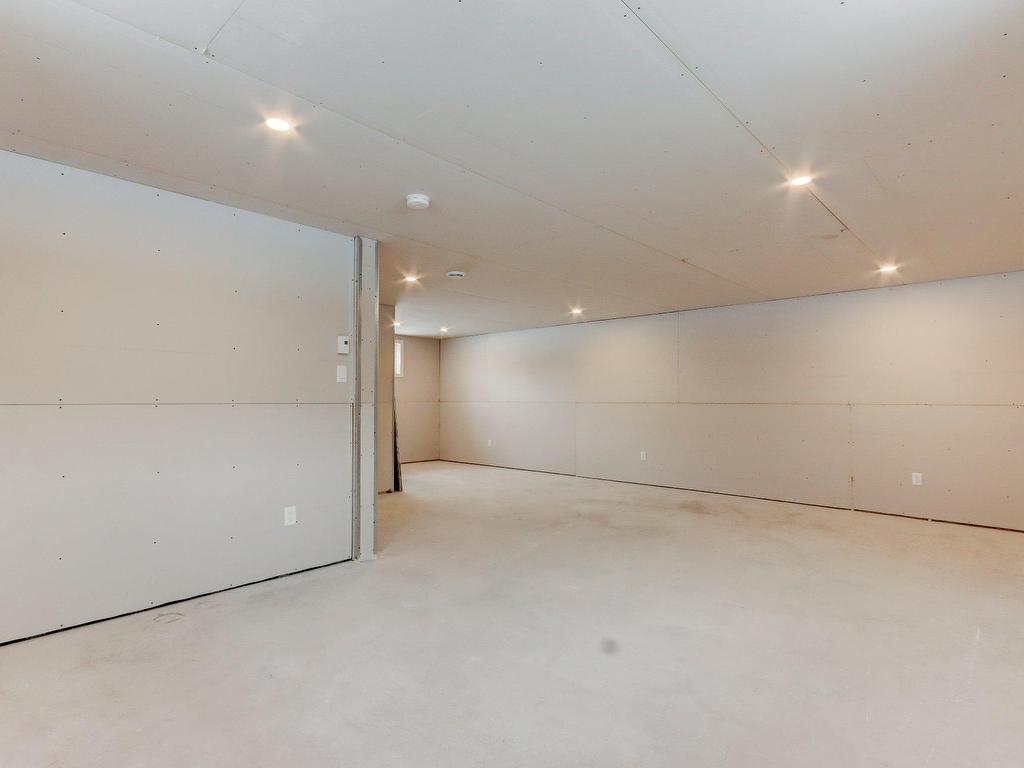 









170


21e Avenue

,
Sainte-Anne-de-Sabrevois,




QC
J0J2G0


