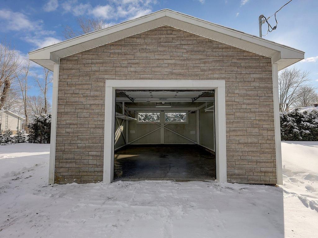 









170


21e Avenue

,
Sainte-Anne-de-Sabrevois,




QC
J0J2G0

