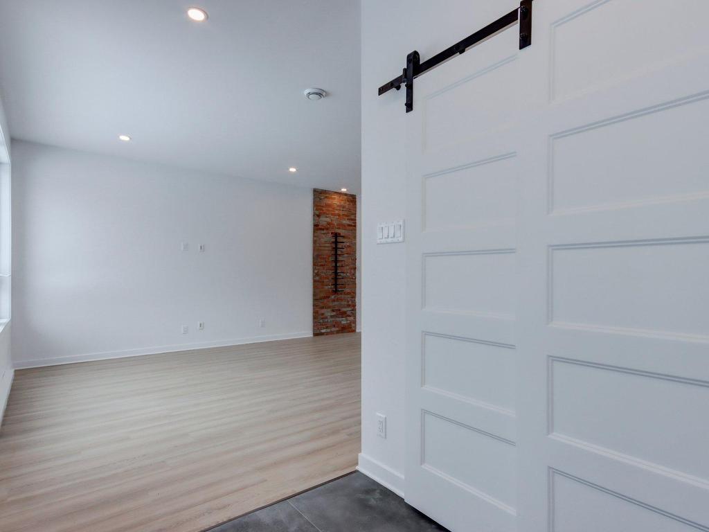 









170


21e Avenue

,
Sainte-Anne-de-Sabrevois,




QC
J0J2G0

