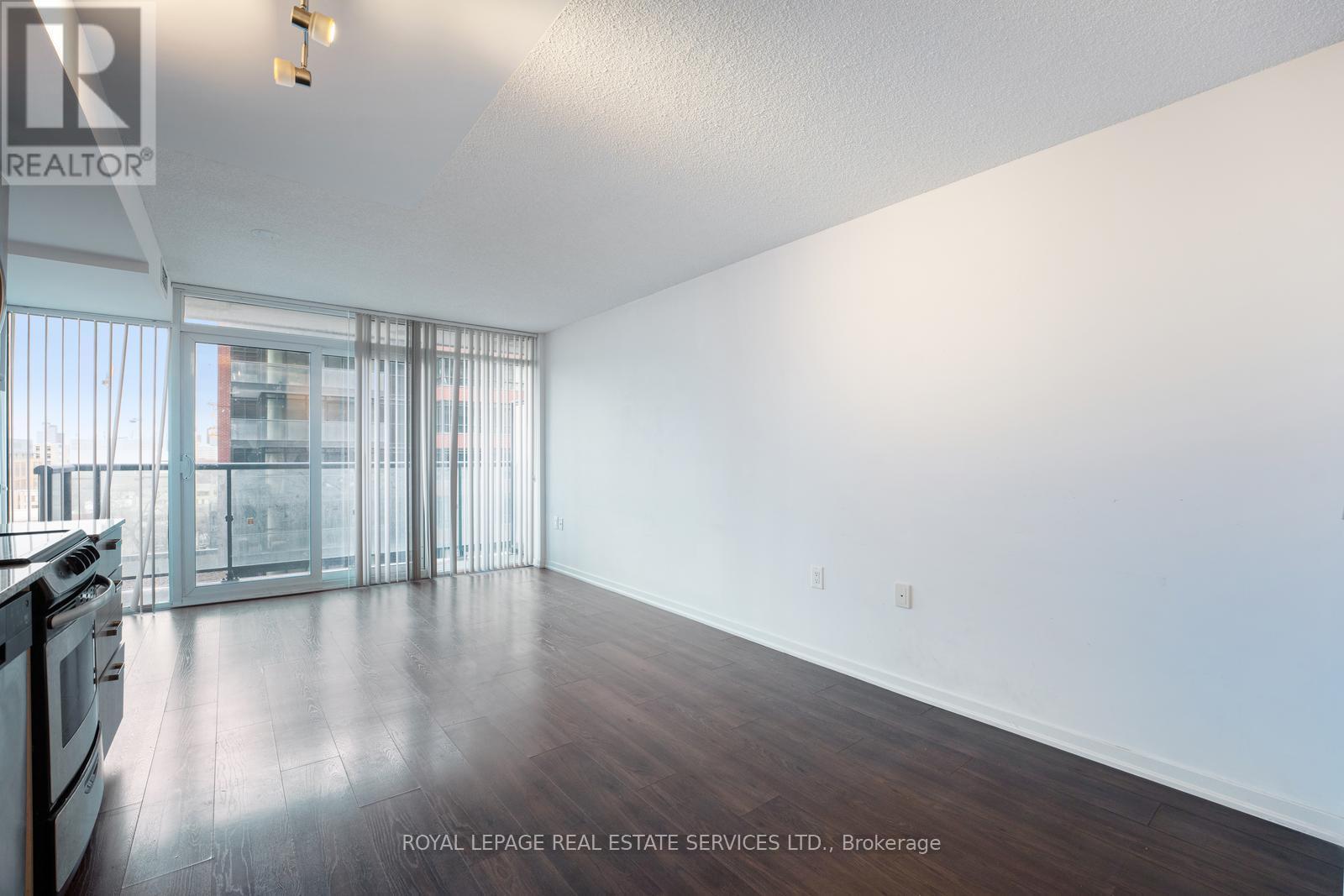 












1003E - 36 LISGAR STREET

,
Toronto,




Ontario
M6J3G2

