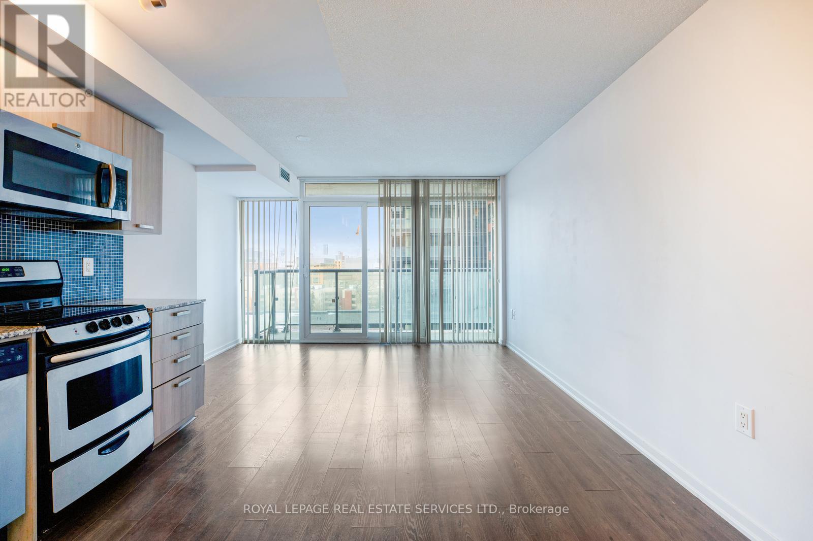 












1003E - 36 LISGAR STREET

,
Toronto,




Ontario
M6J3G2

