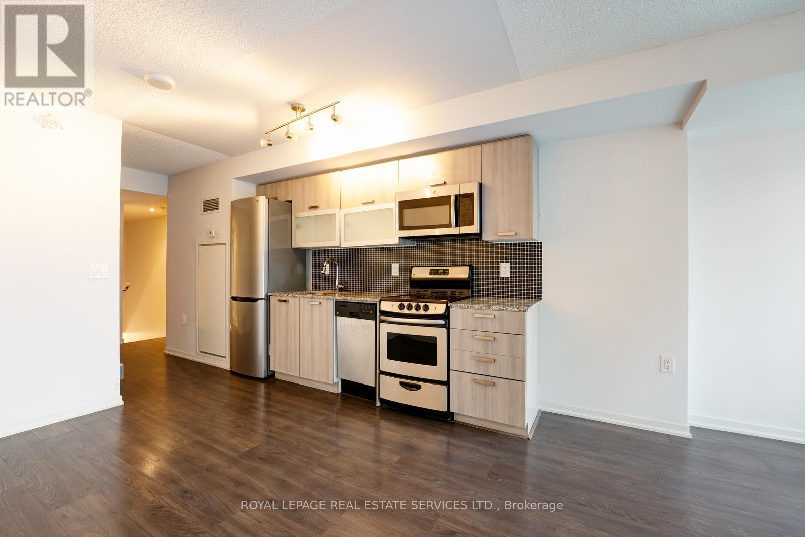 












1003E - 36 LISGAR STREET

,
Toronto,




Ontario
M6J3G2

