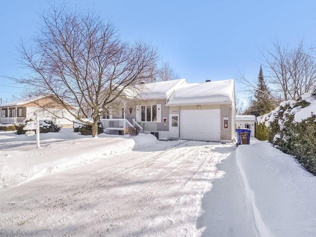 









1017


Rue Loiselle

,
Saint-Jérôme,




QC
J5L1X4

