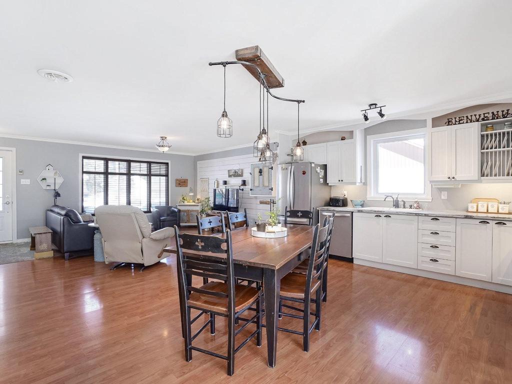 









1017


Rue Loiselle

,
Saint-Jérôme,




QC
J5L1X4

