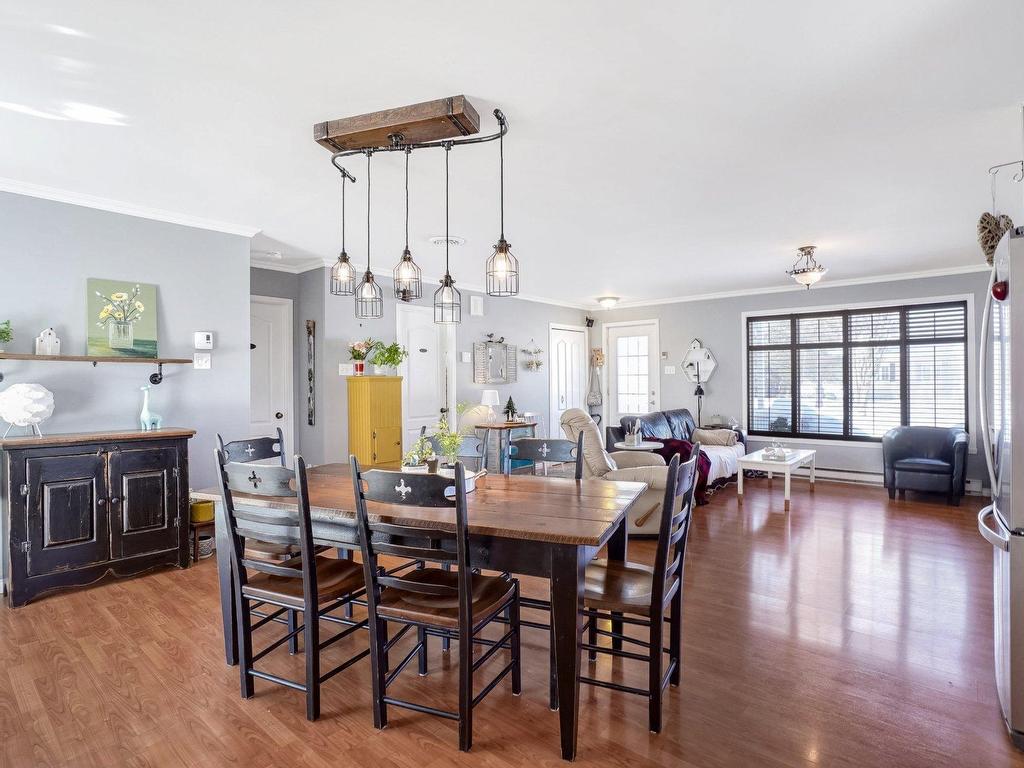 









1017


Rue Loiselle

,
Saint-Jérôme,




QC
J5L1X4

