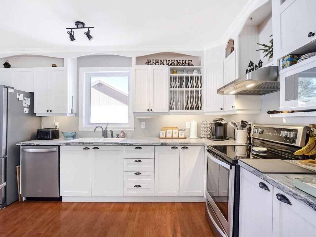 









1017


Rue Loiselle

,
Saint-Jérôme,




QC
J5L1X4

