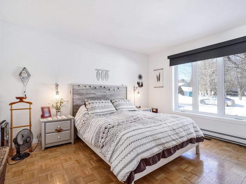 









1017


Rue Loiselle

,
Saint-Jérôme,




QC
J5L1X4

