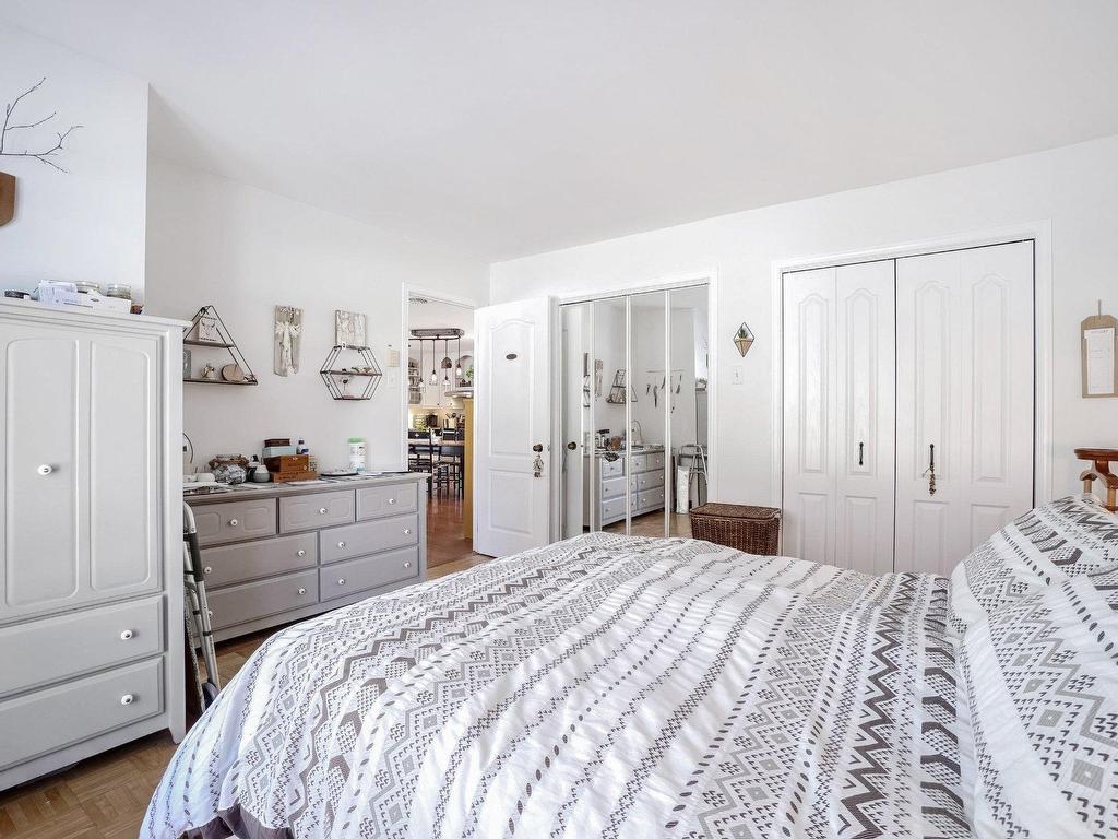 









1017


Rue Loiselle

,
Saint-Jérôme,




QC
J5L1X4

