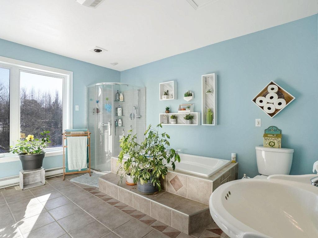









1017


Rue Loiselle

,
Saint-Jérôme,




QC
J5L1X4


