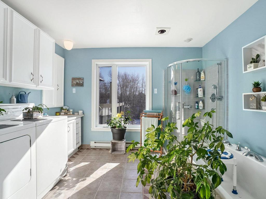 









1017


Rue Loiselle

,
Saint-Jérôme,




QC
J5L1X4

