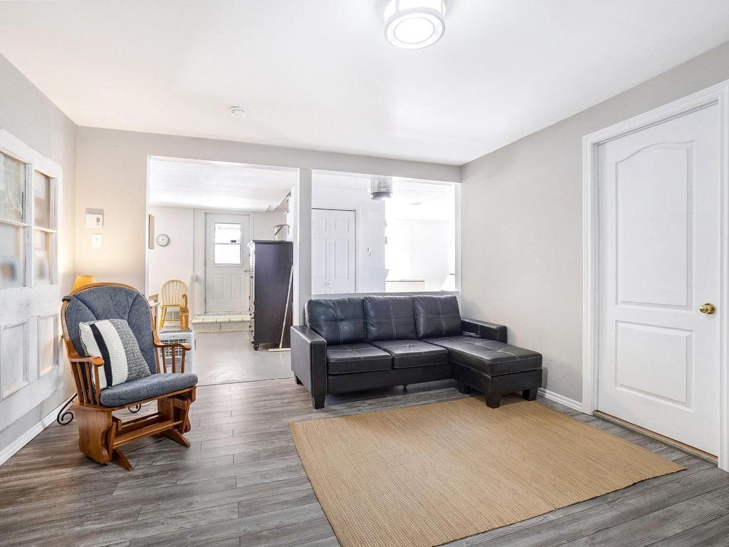 









1017


Rue Loiselle

,
Saint-Jérôme,




QC
J5L1X4

