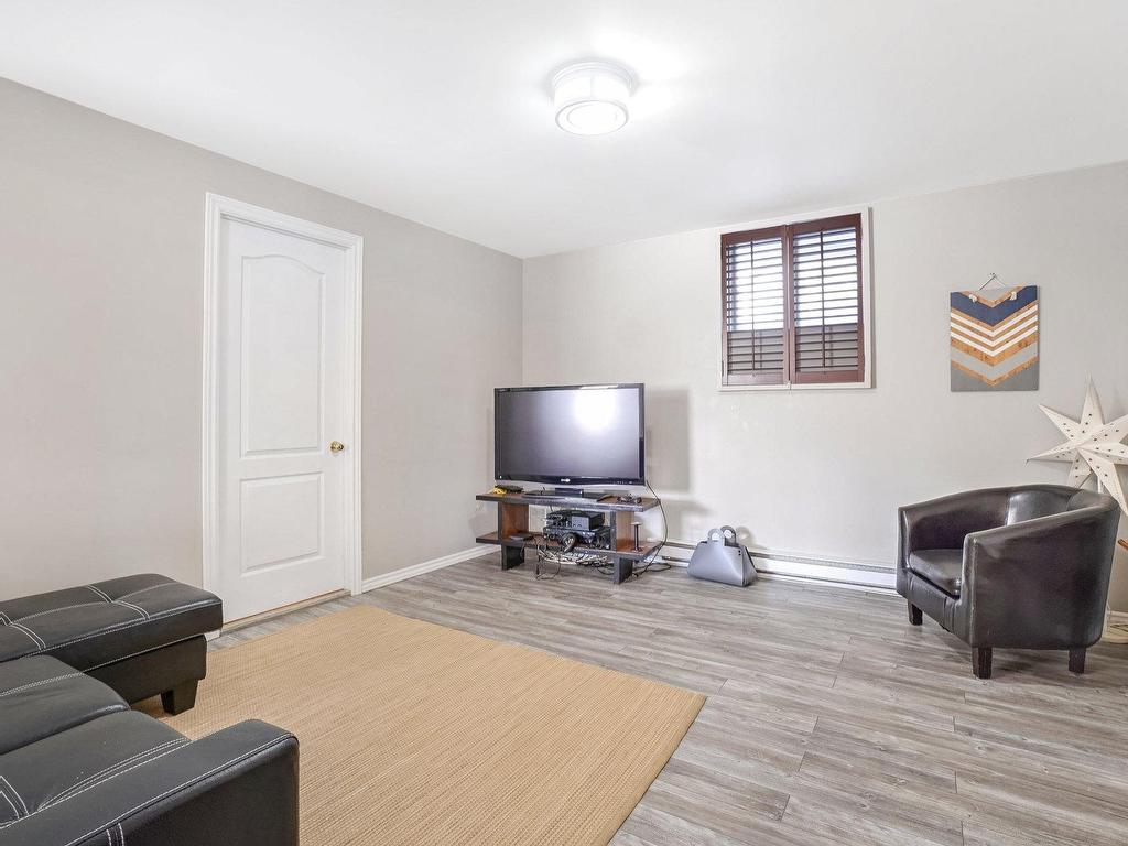 









1017


Rue Loiselle

,
Saint-Jérôme,




QC
J5L1X4

