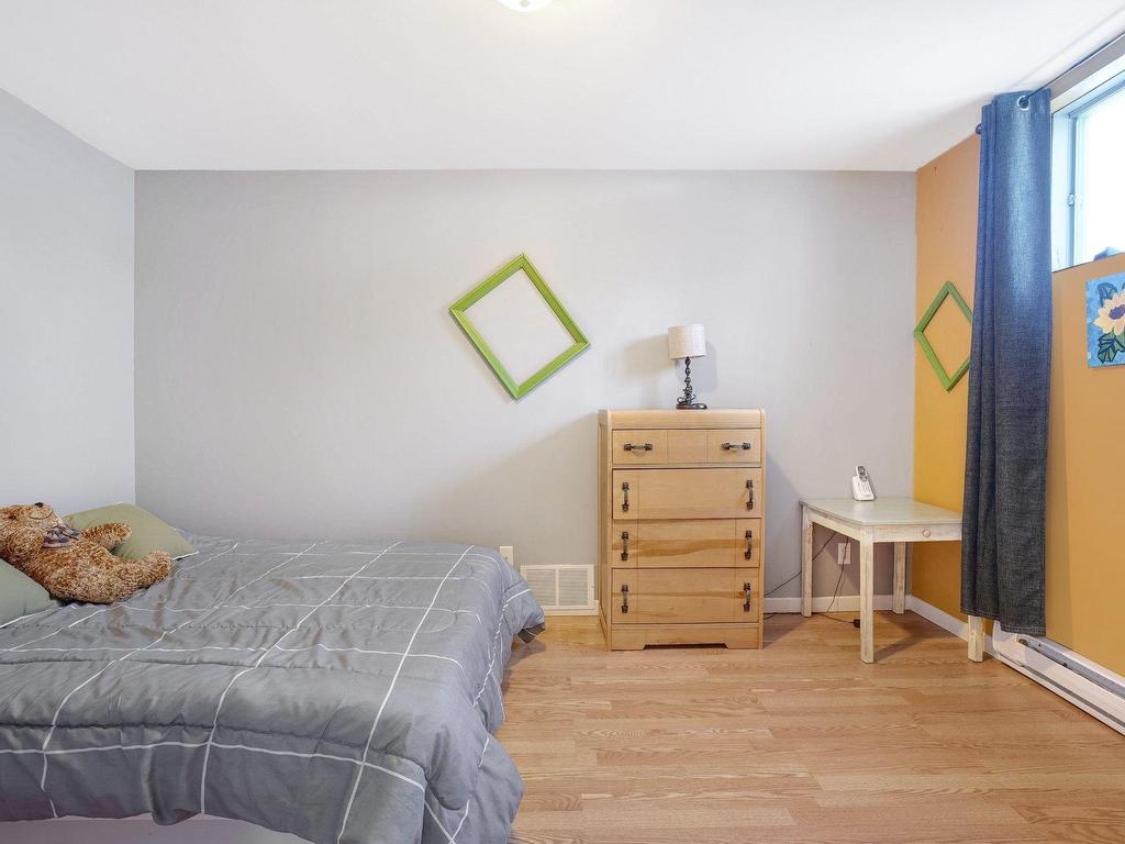 









1017


Rue Loiselle

,
Saint-Jérôme,




QC
J5L1X4

