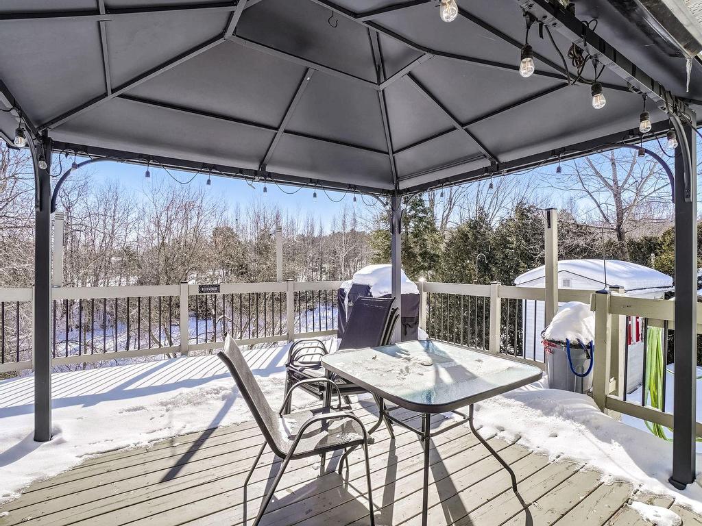 









1017


Rue Loiselle

,
Saint-Jérôme,




QC
J5L1X4

