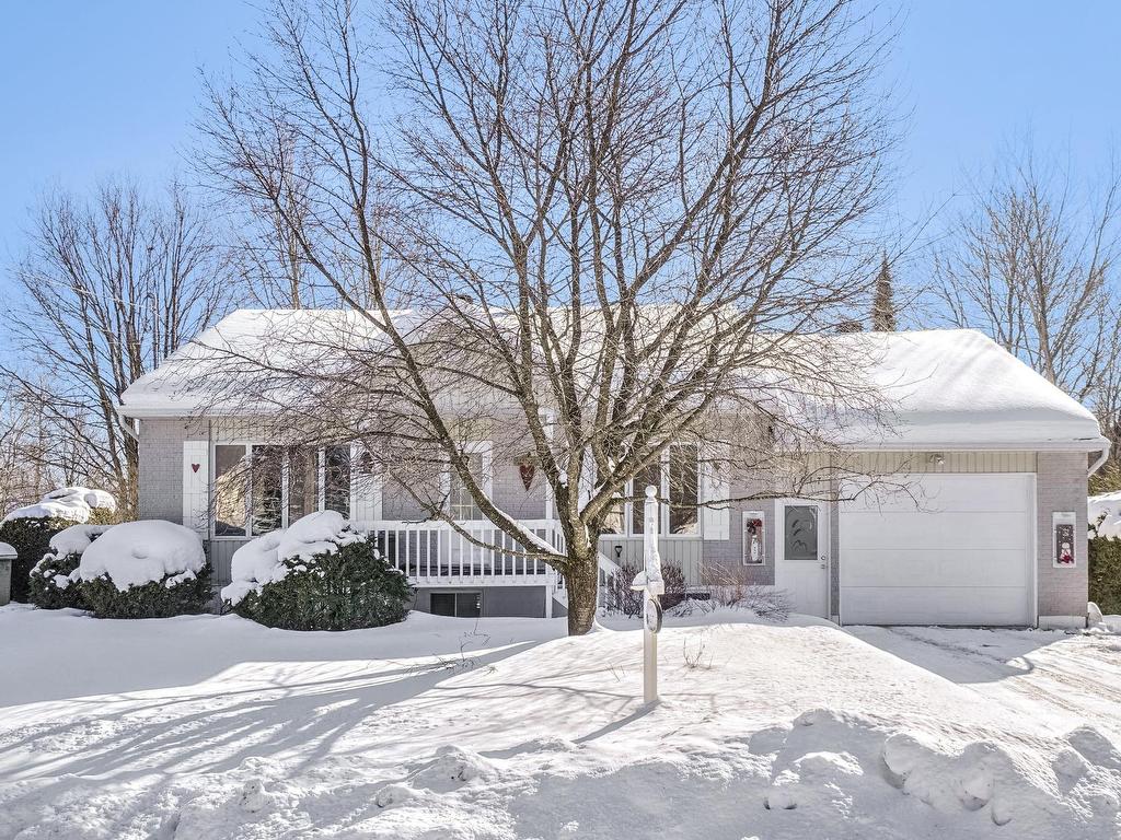 









1017


Rue Loiselle

,
Saint-Jérôme,




QC
J5L1X4

