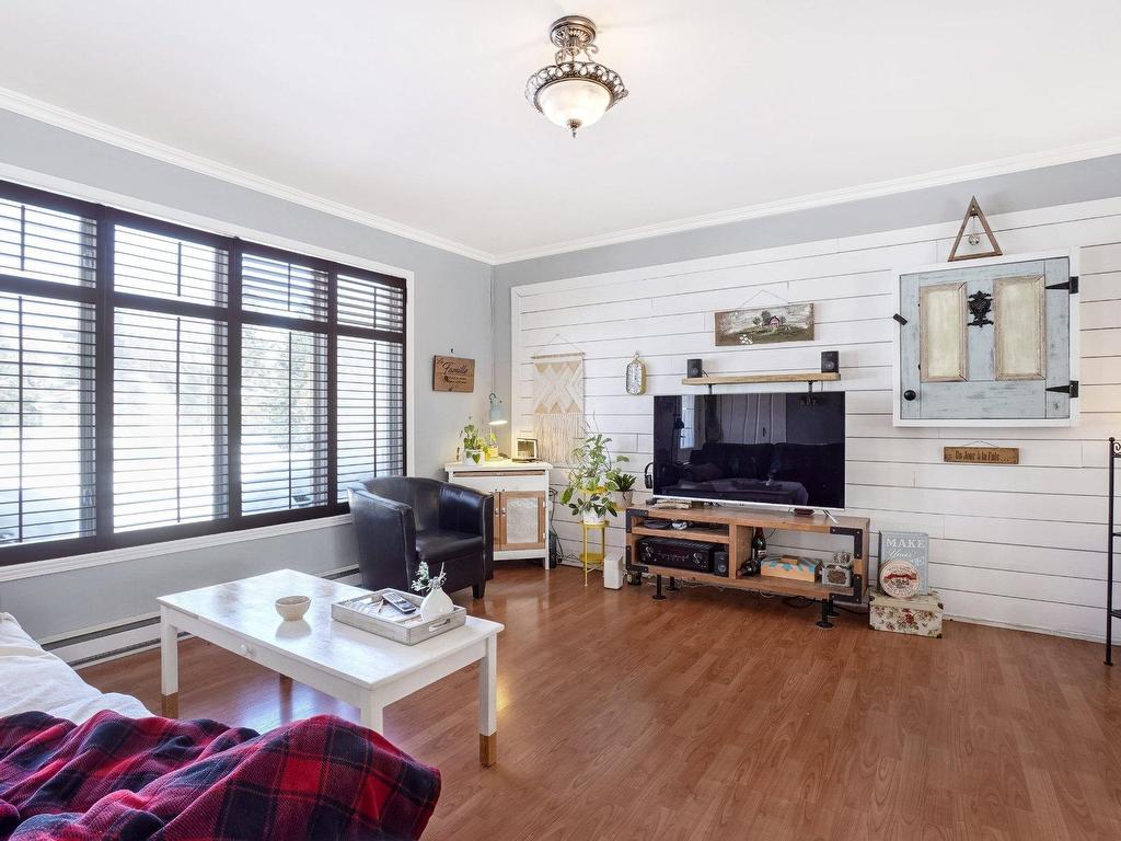 









1017


Rue Loiselle

,
Saint-Jérôme,




QC
J5L1X4

