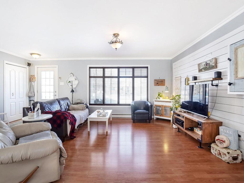 









1017


Rue Loiselle

,
Saint-Jérôme,




QC
J5L1X4

