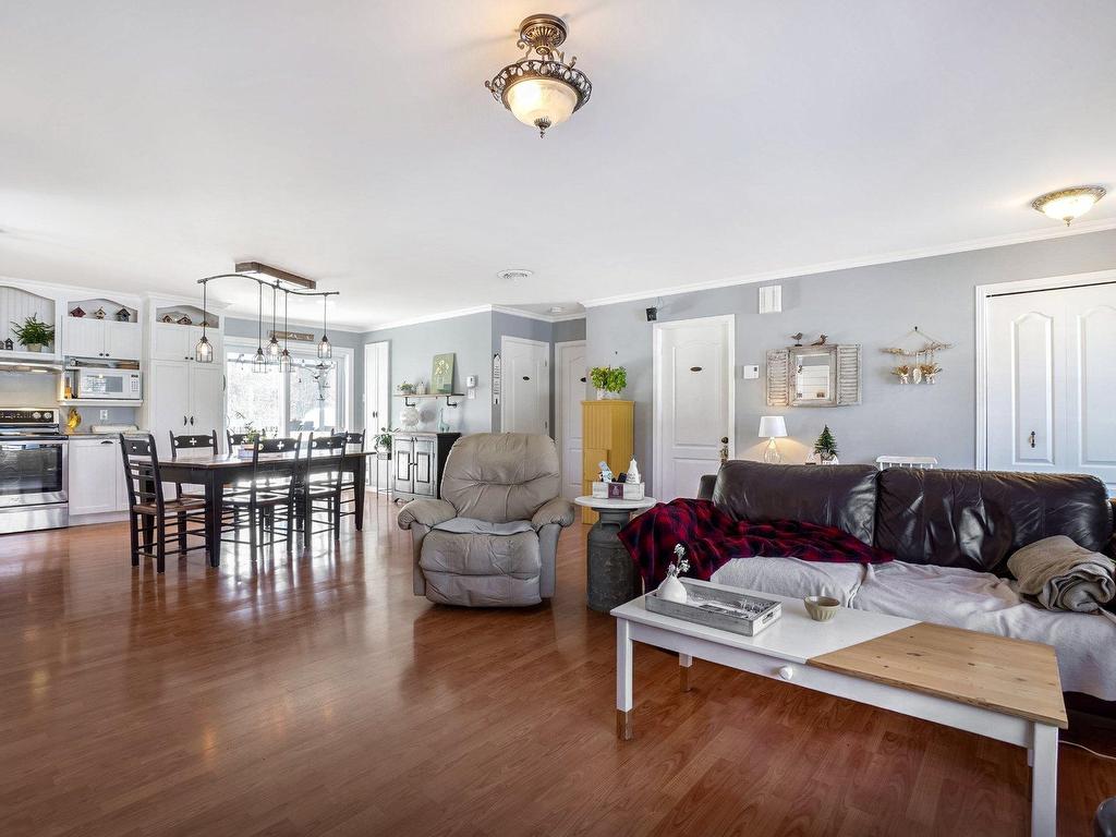 









1017


Rue Loiselle

,
Saint-Jérôme,




QC
J5L1X4

