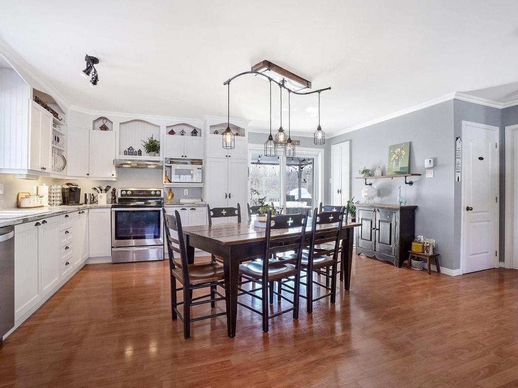 









1017


Rue Loiselle

,
Saint-Jérôme,




QC
J5L1X4

