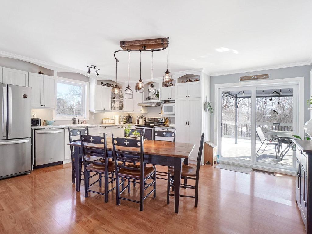 









1017


Rue Loiselle

,
Saint-Jérôme,




QC
J5L1X4

