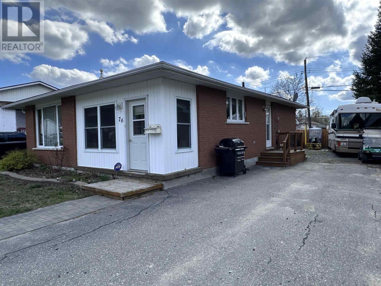 












76 Mississauga AVE

,
Elliot Lake,




Ontario
P5A2K5

