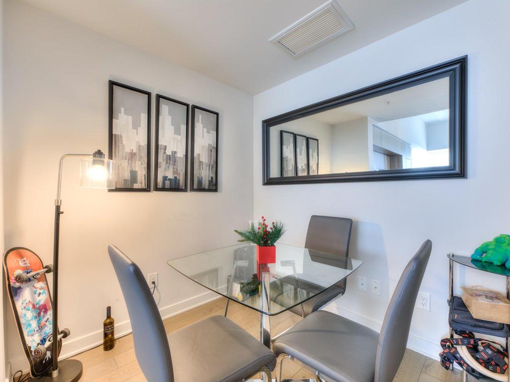 









1188


Rue St-Antoine O.

, 601,
Montréal (Ville-Marie),




QC
H3C1B4

