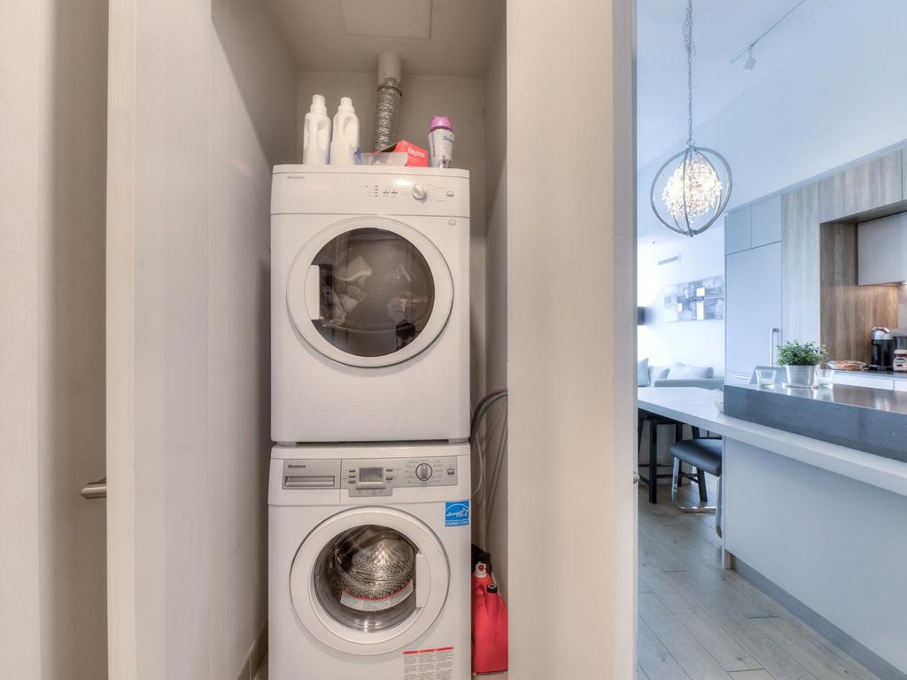 









1188


Rue St-Antoine O.

, 601,
Montréal (Ville-Marie),




QC
H3C1B4


