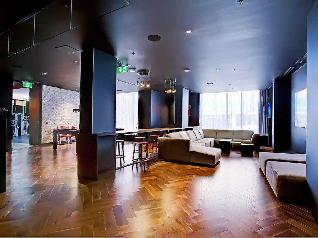 









1188


Rue St-Antoine O.

, 601,
Montréal (Ville-Marie),




QC
H3C1B4

