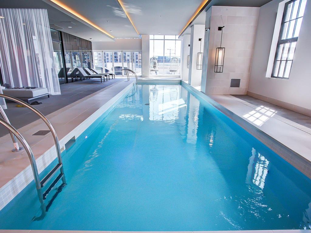 









1188


Rue St-Antoine O.

, 601,
Montréal (Ville-Marie),




QC
H3C1B4

