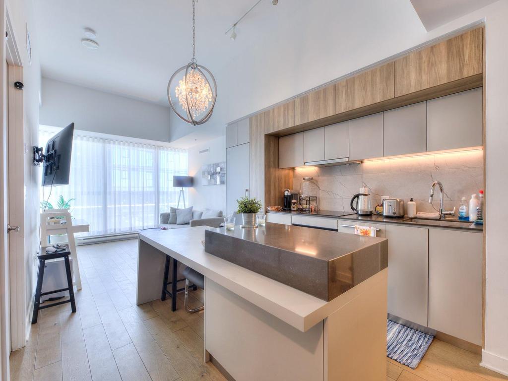 









1188


Rue St-Antoine O.

, 601,
Montréal (Ville-Marie),




QC
H3C1B4

