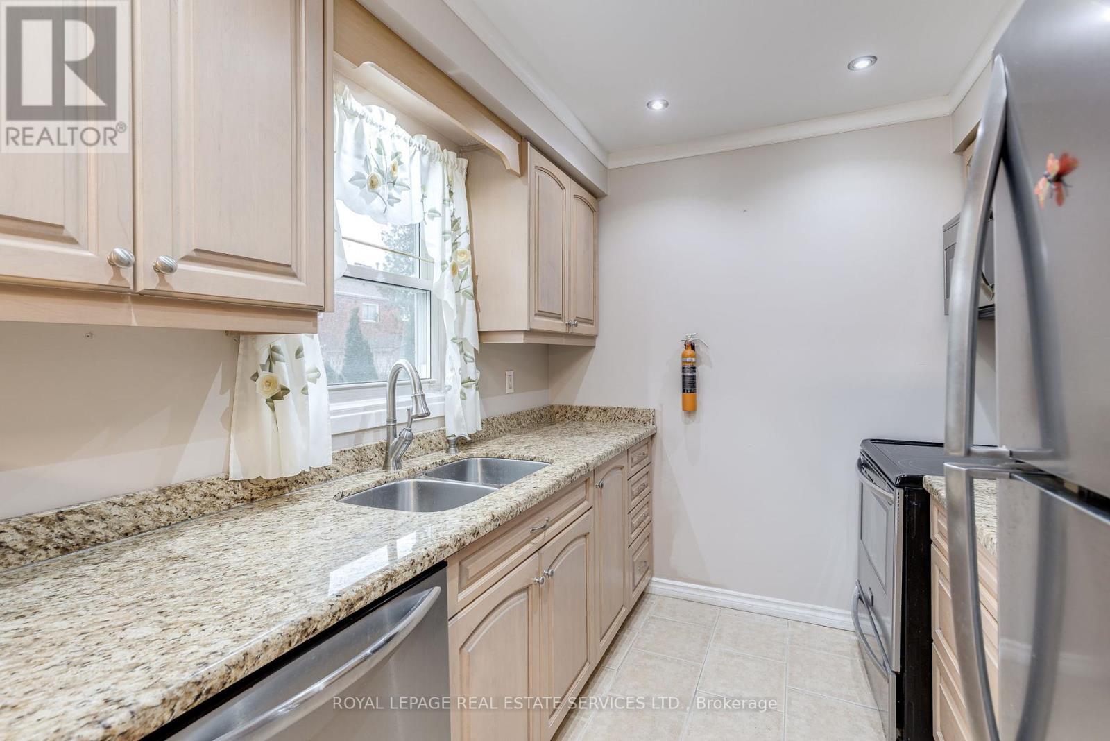 












9 LADY BOWER CRESCENT

,
Toronto,




Ontario
M1B4R2

