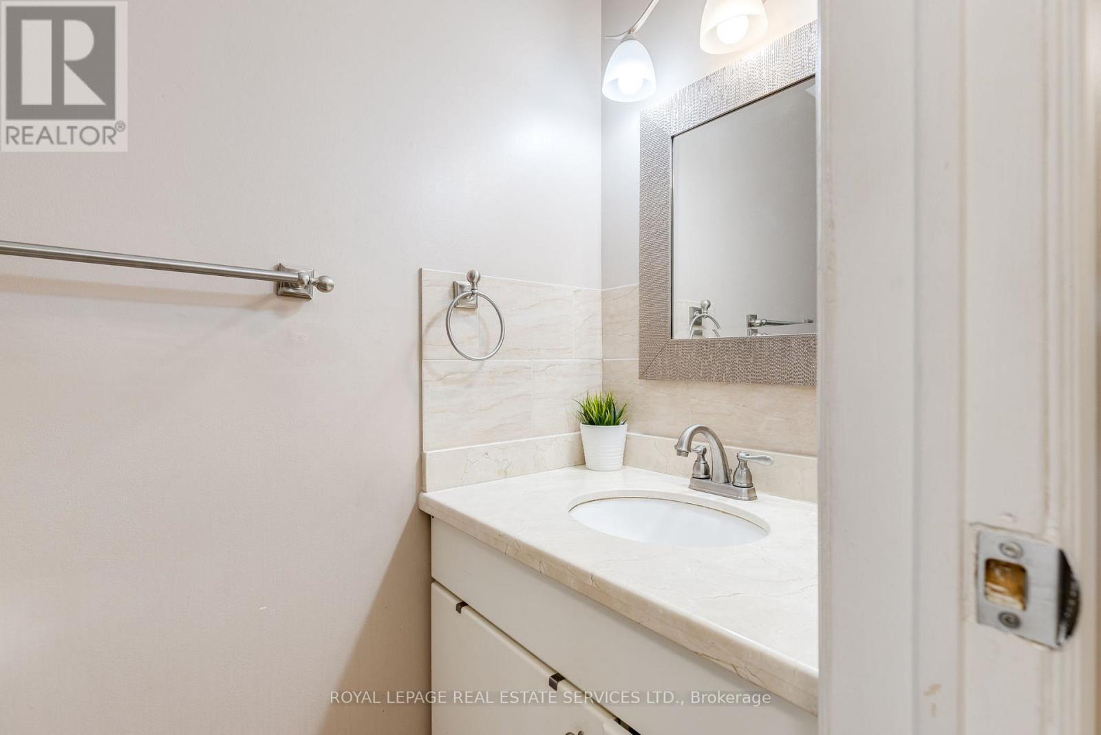 












9 LADY BOWER CRESCENT

,
Toronto,




Ontario
M1B4R2

