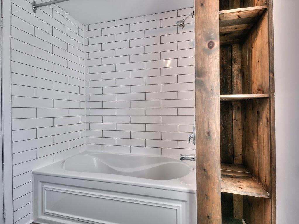 









305


Rue Laurier

,
Saint-Jean-sur-Richelieu,




QC
J3B6L2

